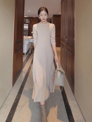 2025新款配大衣毛衣内搭打底针织长袖连衣裙女秋冬修身显瘦中长款