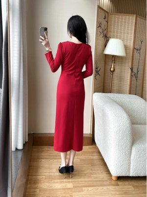 高级感2025新款早秋红色包臀连衣裙宴会晚礼服气质收腰显瘦长裙子