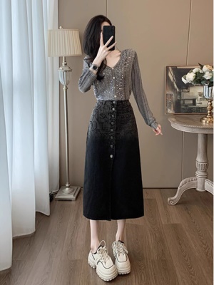 早秋穿搭一整套装时尚女灰色亮片V领针织衫渐变牛仔半身裙两件套