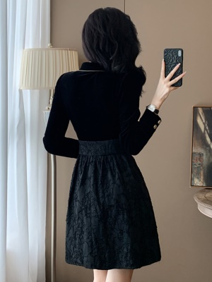 法式小香风丝绒连衣裙女秋冬季新款高级感晚礼服气质赫本风小黑裙