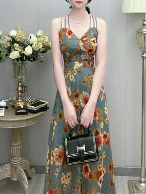 碎花吊带连衣裙女夏2025新款名媛气质海边沙滩度假露背显瘦长裙子