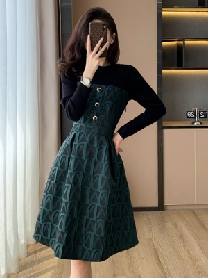 小香风毛衣连衣裙女装秋冬新款气质高级感名媛修身晚礼服中长裙子