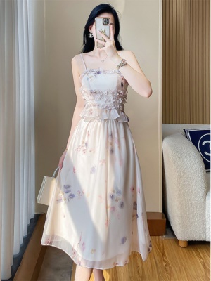 夏季今年流行穿搭吊带裙套装2025新款女甜辣风小个子碎花半裙套装