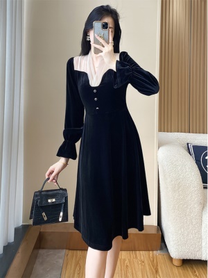 富家千金黑色丝绒礼服连衣裙女高级感秋冬季法式复古赫本小黑裙子