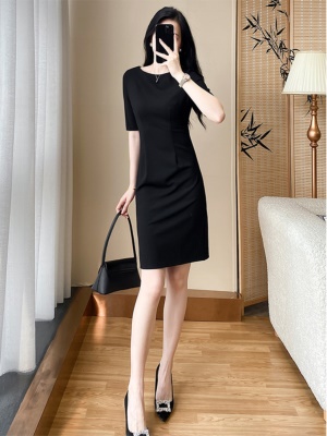 高端质感黑色修身显瘦中袖连衣裙2025新款早秋女气质OL职业包臀裙