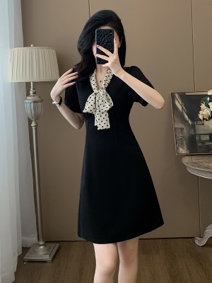 法式小香风蝴蝶结连衣裙女夏季25新款高级感气质显瘦赫本风小黑裙