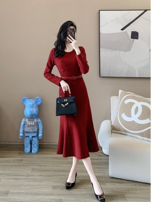高级感宴会礼服裙轻奢小众鱼尾红色订婚连衣裙秋装结婚回门敬酒服