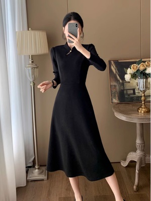 高级感赫本风气质小黑裙女秋冬新中式高腰显瘦过膝改良旗袍连衣裙