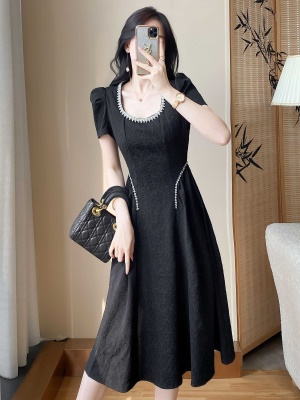 法式小香风连衣裙女夏季2025新款高级感气质显瘦赫本风礼服小黑裙