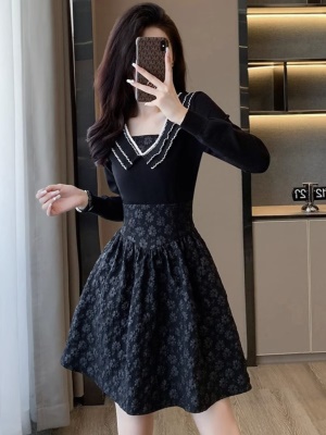 黑色长袖连衣裙女秋季2025新款气质高端修身显瘦赫本小黑裙小个子