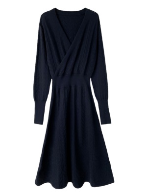 秋装女2025新款黑色针织打底连衣裙女秋冬配大衣内搭中长款毛衣裙