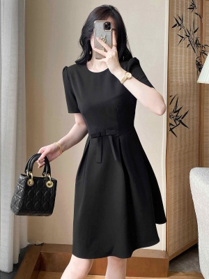 法式赫本风黑色连衣裙女夏季2025新款高级感气质显瘦蝴蝶结小黑裙