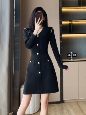 赫本风复古小黑裙打底内搭收腰显瘦小香风黑色针织连衣裙秋冬女装