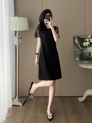 法式赫本风黑色镂空连衣裙女夏季新款高级感气质显瘦赫本风小黑裙
