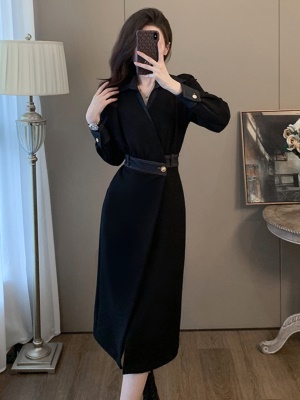 小香风气质黑色连衣裙高级感女秋冬加绒长袖收腰显瘦赫本风小黑裙