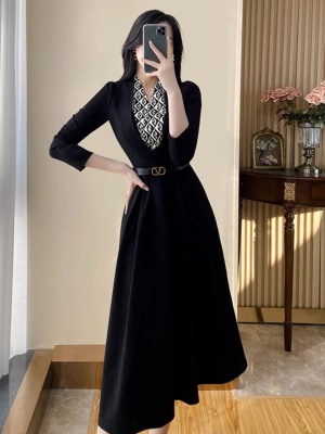 高级感黑色礼服连衣裙正式场合春装女2025新款气质显瘦赫本小黑裙