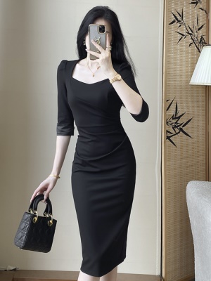 黑色职业中袖包臀连衣裙早秋新款女装高级感赫本风修身显瘦小黑裙