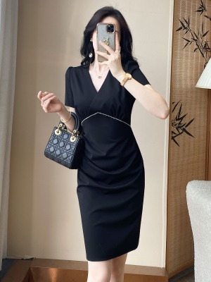 黑色连衣裙2025夏季新款女高级感气质女神范通勤OL显瘦收腰包臀裙