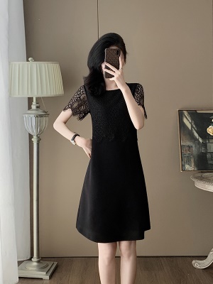 法式赫本风黑色镂空连衣裙女夏季新款高级感气质显瘦赫本风小黑裙