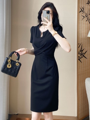 黑色包臀连衣裙夏季高端轻奢女装修身显瘦气质鱼尾裙通勤OL小黑裙