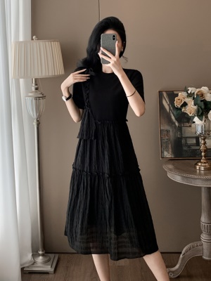黑色短袖赫本风连衣裙女夏季2025新款韩版宽松显瘦中长款小黑裙子