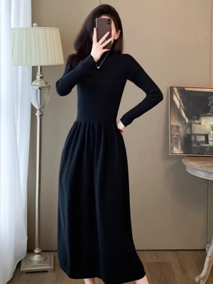秋冬季修身显瘦毛衣打底内搭连衣裙针织赫本风半高领小黑裙中长款