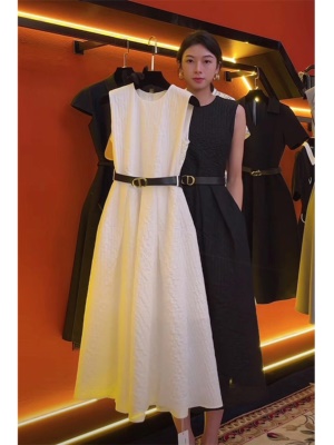 法式质感高级感小香风高端气质御姐白色无袖连衣裙女夏季吊带长裙