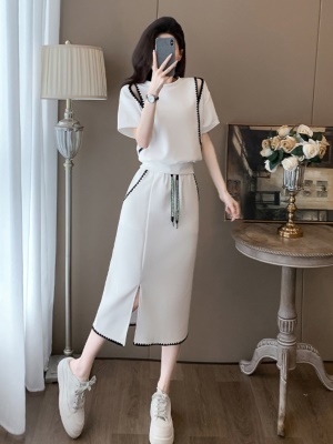 黑色设计感露肩圆领短袖T恤女夏新款高腰开叉半身裙套装两件套裙