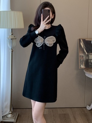 秋冬季黑色加绒加厚气质连衣裙高级感长袖宽松显瘦减龄裙子小个子