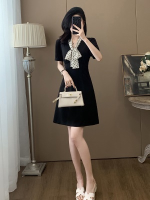 法式小香风蝴蝶结连衣裙女夏季25新款高级感气质显瘦赫本风小黑裙