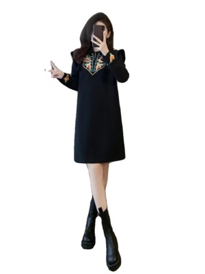 新中式国风女装刺绣连衣裙女秋冬2025新款高级感超好看气质小黑裙