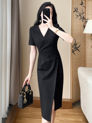 黑色修身显瘦连衣裙女夏高级感气质女神范收腰职业装赫本风小黑裙