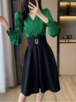 绿色衬衫连衣裙早春女装2025新款高级感气质名媛高端职业收腰裙子