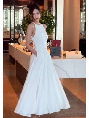 法式高级感白色无袖连衣裙女夏季新款收腰显瘦气质领证礼服长裙子