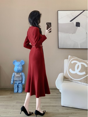 高级感宴会礼服裙轻奢小众鱼尾红色订婚连衣裙秋装结婚回门敬酒服