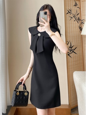 娃娃领无袖连衣裙夏季女名媛修身小礼服轻奢气质显瘦赫本风小黑裙