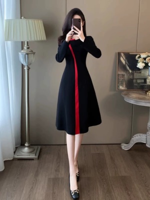 高级感黑色职业连衣裙女秋冬2025新款显瘦气质干练礼服裙高端轻奢