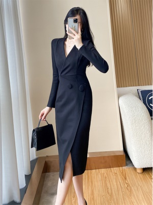 时尚职业气质女神范包臀裙女通勤秋季轻奢黑色连衣裙赫本风高级感
