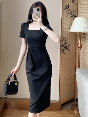 2025夏季新款黑色连衣裙方领气质赫本小黑裙褶皱收腰显瘦晚礼服裙