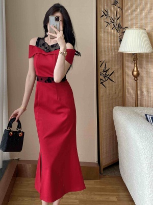2025夏季新款时尚气质露肩红色连衣裙女高级感包臀鱼尾宴会礼服裙