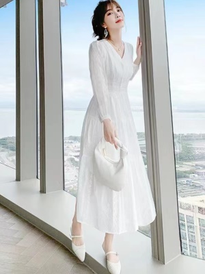 2025新款白色短袖连衣裙V领春夏季修身气质高级感仙女纯棉长裙子