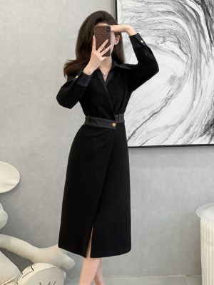 秋冬新款高级感衬衫黑色连衣裙子收腰显瘦职业高端气质V领小黑裙