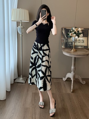 高级感2025新款高端轻奢赫本风气质连衣裙子女夏半身裙套装两件套