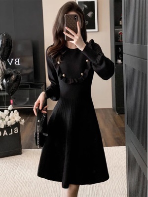 黑色针织毛衣连衣裙秋冬季2025新款显瘦内搭小个子配大衣的裙子女