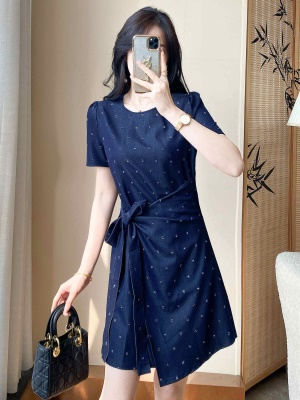 法式小香风蓝色连衣裙女夏季2025新款高级感气质显瘦收腰褶皱裙子