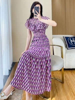 茶歇法式碎花雪纺连衣裙女夏2025夏季新款名媛气质显瘦高级感裙子