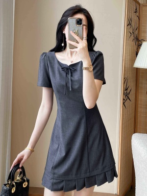 时尚高端气质职业通勤灰色OL连衣裙女2025夏季新款百褶裙子小个子