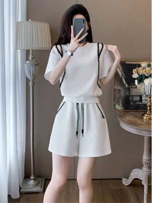 黑色运动休闲套装女夏2025新款时尚洋气小个子露肩短袖短裤两件套