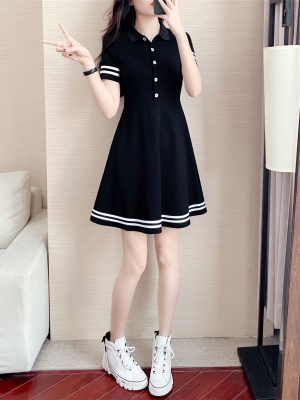 2025春夏新款显瘦A摆POLO领高级黑色气质休闲短袖连衣裙女设计感