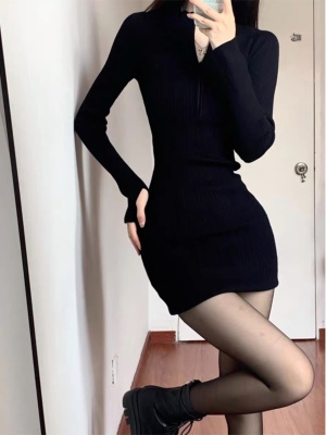 性感辣妹拉链紧身包臀针织毛衣打底连衣裙女秋冬季收腰短裙小黑裙